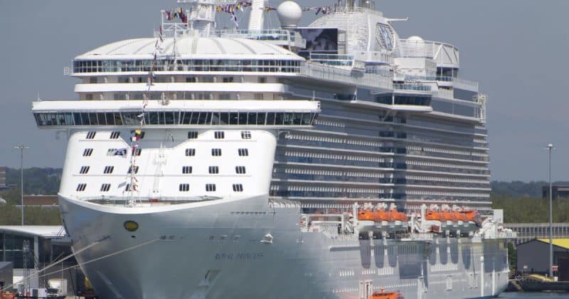 Strangled and thrown from the deck: authorities are investigating the mysterious death of a woman on a cruise ship
