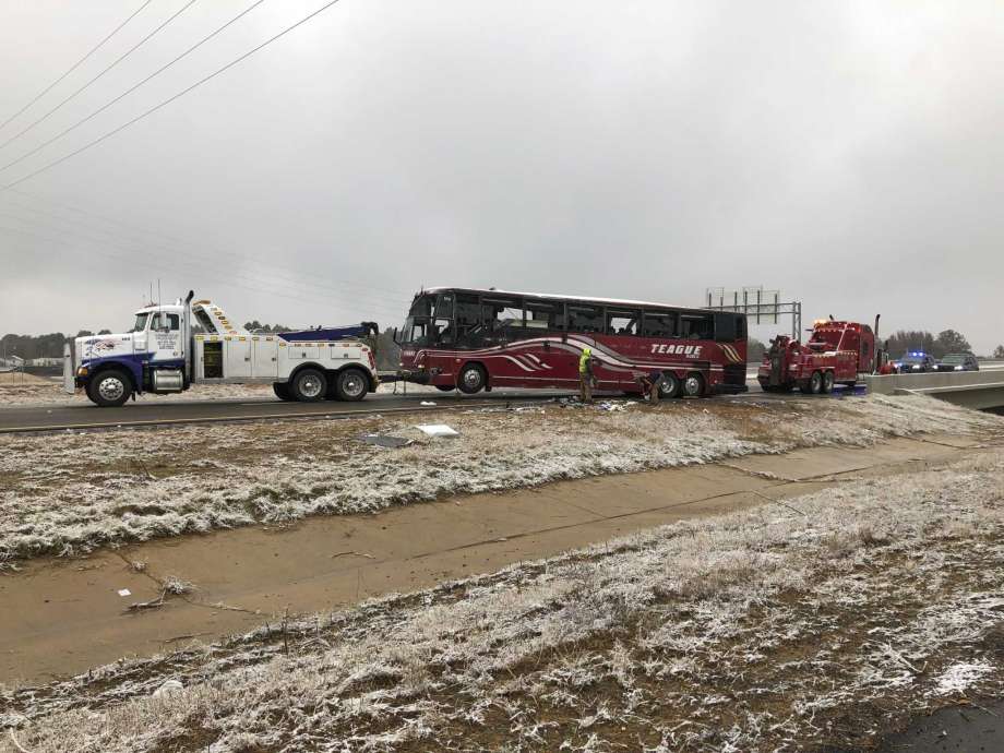 South of Memphis crashed tourist bus: 44 injured, 2 people were killed