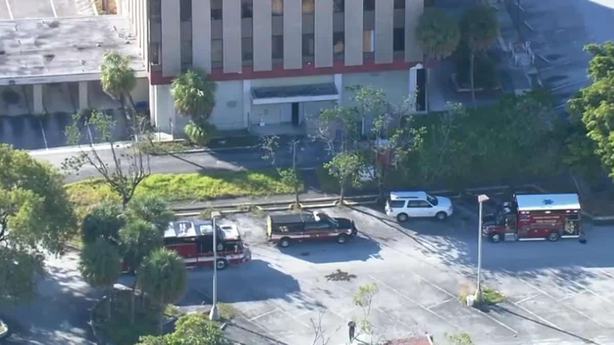 Florida rescuers freed a few hours of a teenager locked in a Bank vault