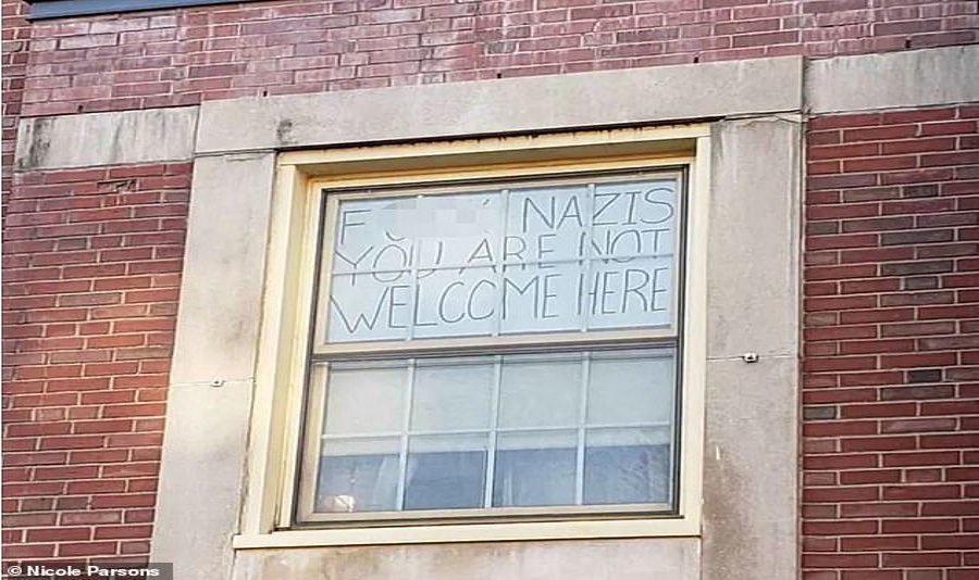 In the UMass University asked a student to remove from the window the inscription insulting the neo-Nazis