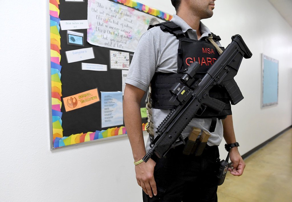 In Florida, the school administration hired to guard the territory of 2 combat veterans