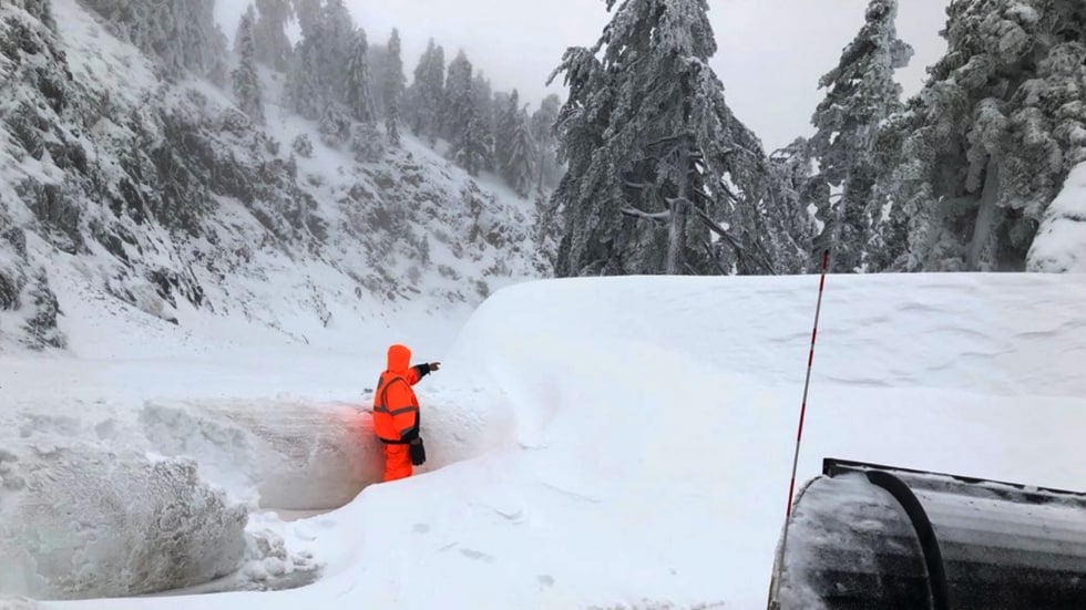 In California, the snow storm caught off guard 120 people, cutting them off from civilization