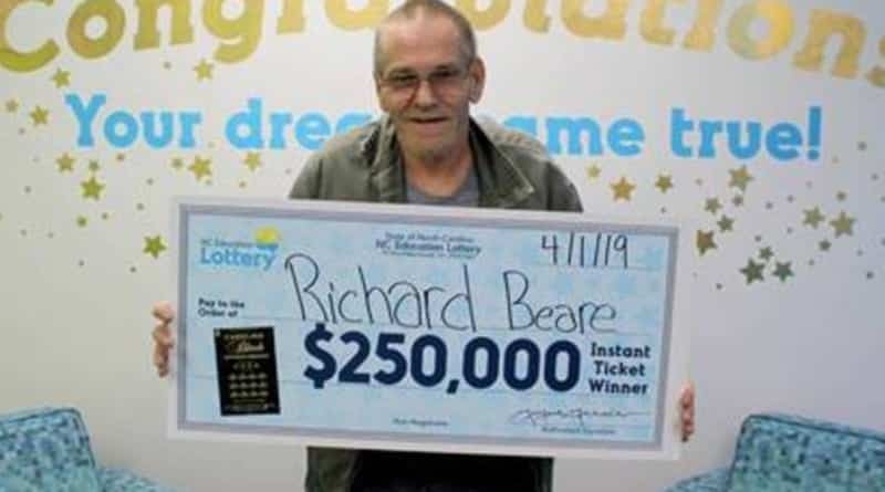 Man with 4th stage cancer, won the lottery and said he would go with his wife on a journey