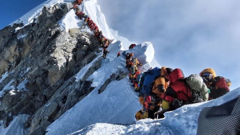 Everest queue, and the «tube» of the people, killed two climbers, among them – the American (photos)