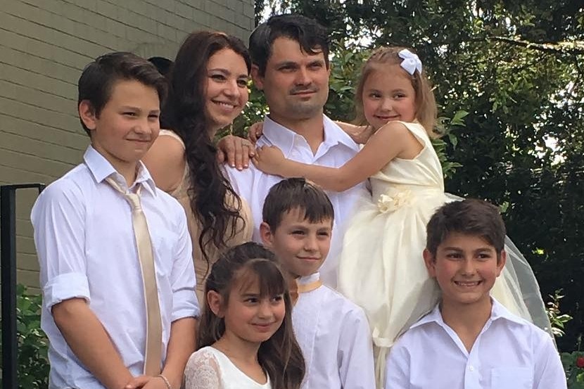 In the US immigrants from Ukraine and their five children were in a terrible car accident. The father survived, the rest suffered