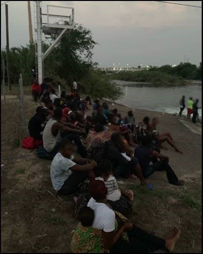 116 migrants from Africa tried to cross the border illegally and enter the United States (video)