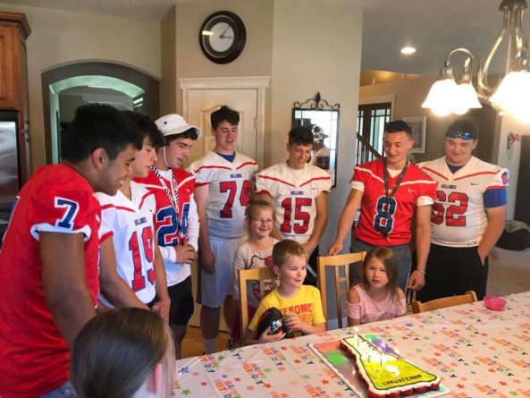 The children refused to come to the birthday of a classmate autistic. The holiday was saved by the team players