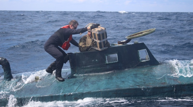 The U.S. coast guard found in the ocean self-propelled submarine with cocaine worth $165 million