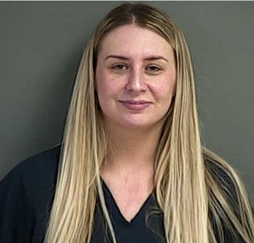 Mother was flirting in Snapchat, and then raped a 14-year-old boy who goes to the same school as her daughter