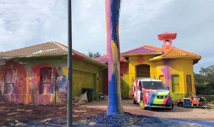 The man turned a house in Florida for $500 thousand in «psychedelic house from the movie»