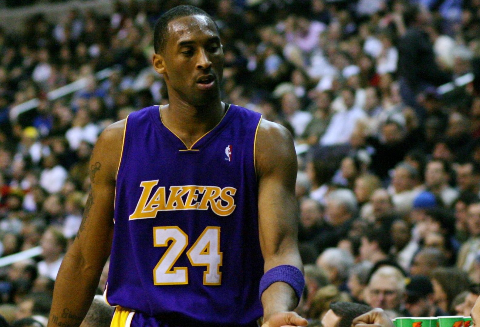 Basketball player Kobe Bryant, who died with her daughter in a helicopter crash, will be posthumously inducted into the Hall of fame basketball