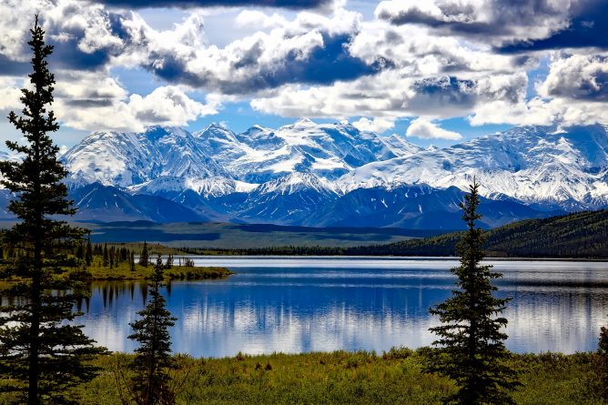 The silence and beauty of nature: the 5 most sparsely populated States in USA