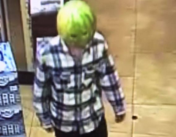 In Virginia, the thieves with watermelons on his head robbed the store