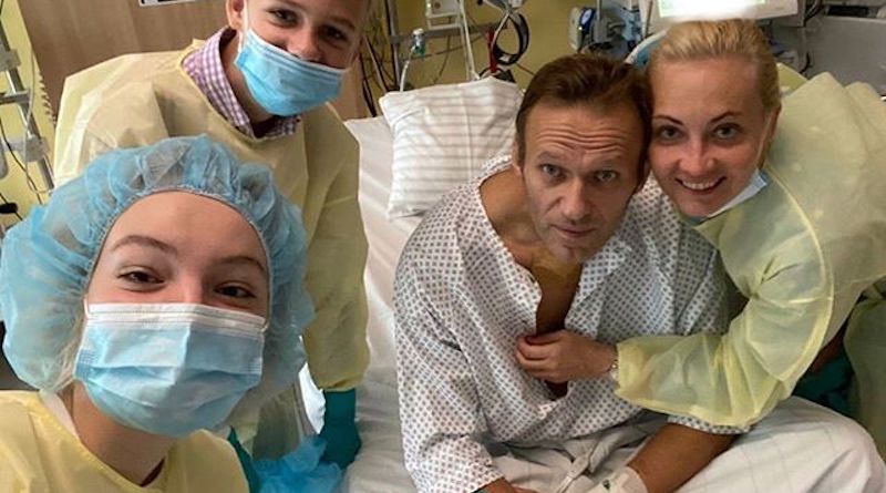 Navalny published a photo from a hospital bed and promised to return to Russia