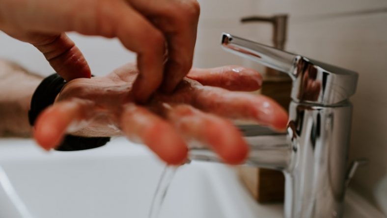 CDC: Young white men wash their hands least often