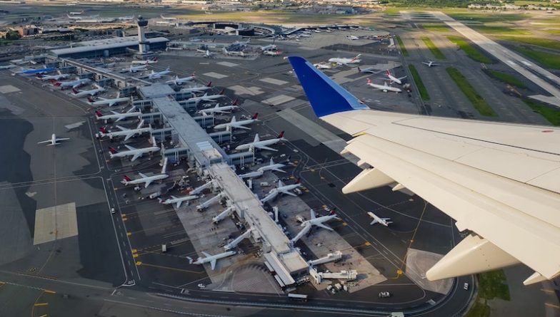 Six people arrested on charges of $ 6 million robbery at JFK airport
