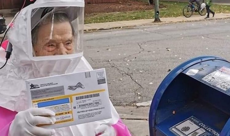102-year-old American became a celebrity by voting in a protective suit