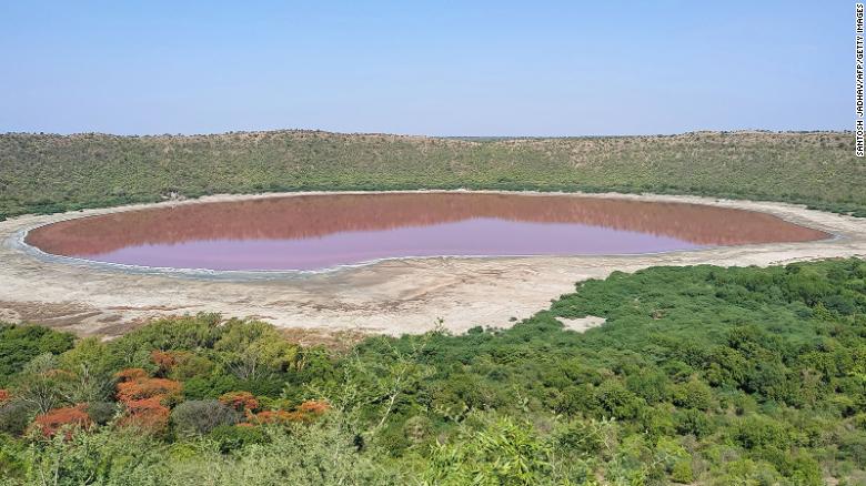 The water in an ancient Indian lake suddenly turned pink
