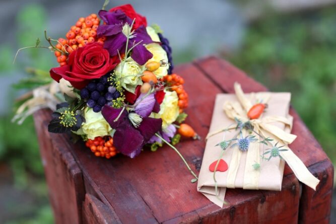 Flower delivery: pros and additional services