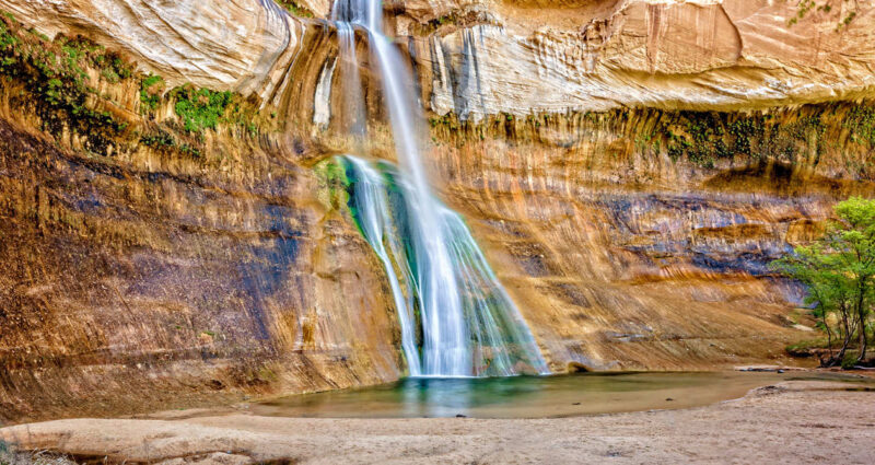15+ mesmerizing waterfalls in the USA