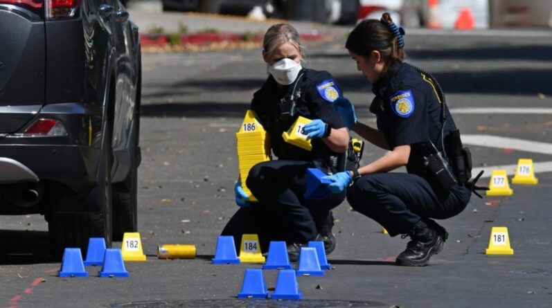 Unidentified gunmen shot dead 6 people and wounded 12 more on the street in Sacramento