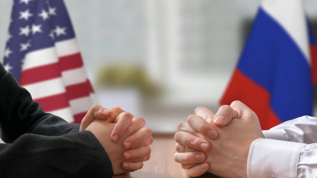 The USA and China are stuck in a clinch, and Russia is simply waiting for the collective West to “raise its paws”