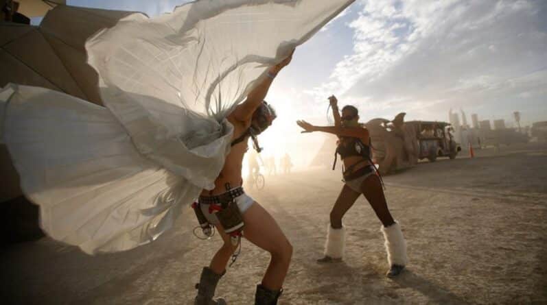 Protesters blocked the entrance to the Burning Man festival. What is the reason?